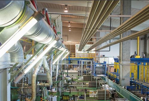 意大利工廠領先完備的生產體系,確保米素藝術漆原裝原罐精工品質